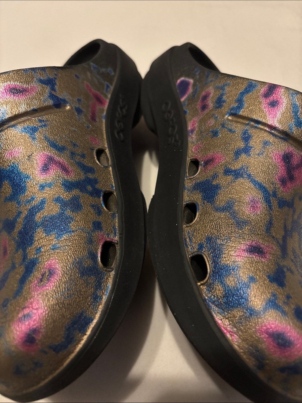 OOFOS OOCloog Kaleidoscope Multicolor Clogs Size 8 - Picture 3 of 6